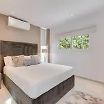 Casa Blanca *