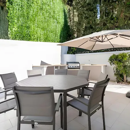 Casa Blanca Villa *